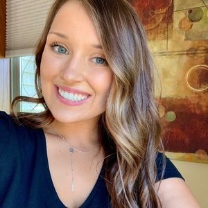 Meet your Posher, Alexis